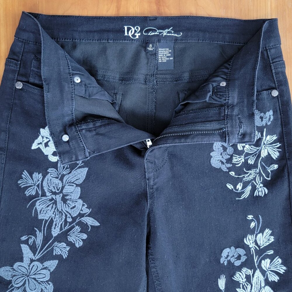 DG2 Diane Gilman Embroidered Floral Black Stretch Crop Jeans - 8 - Picture 6 of 12